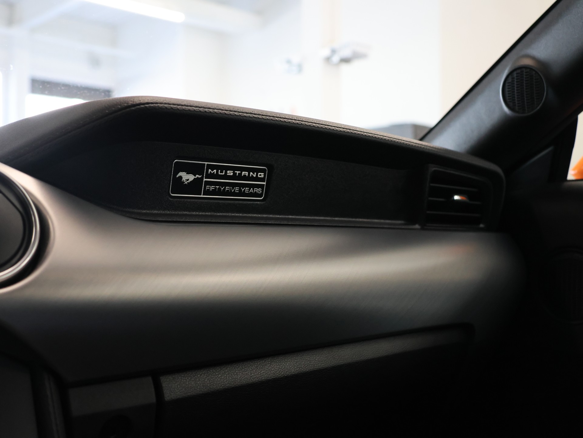 FORD Mustang Fastback 5.0 V8 GT 55 Automat-image-23