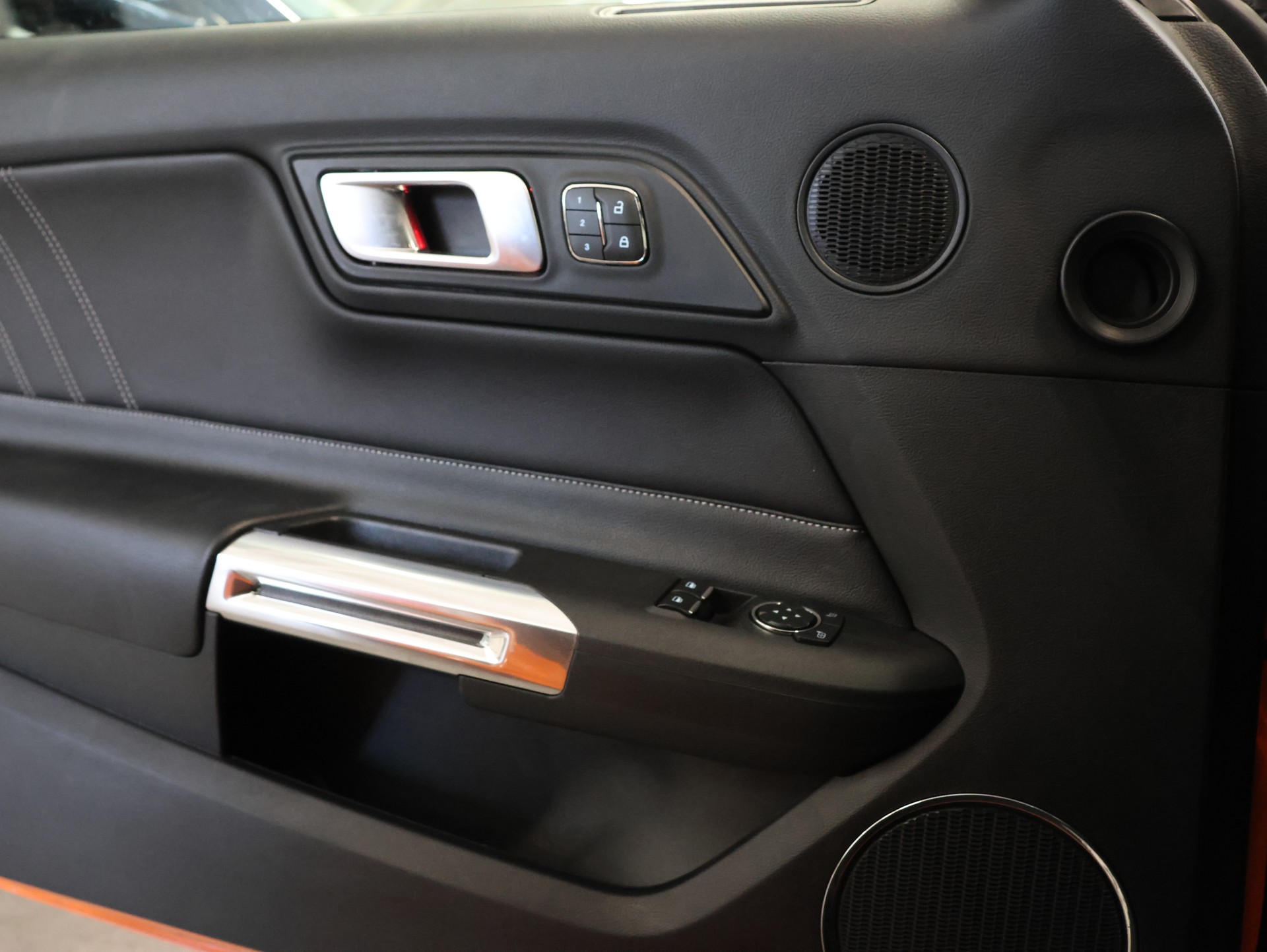 FORD Mustang Fastback 5.0 V8 GT 55 Automat-image-24