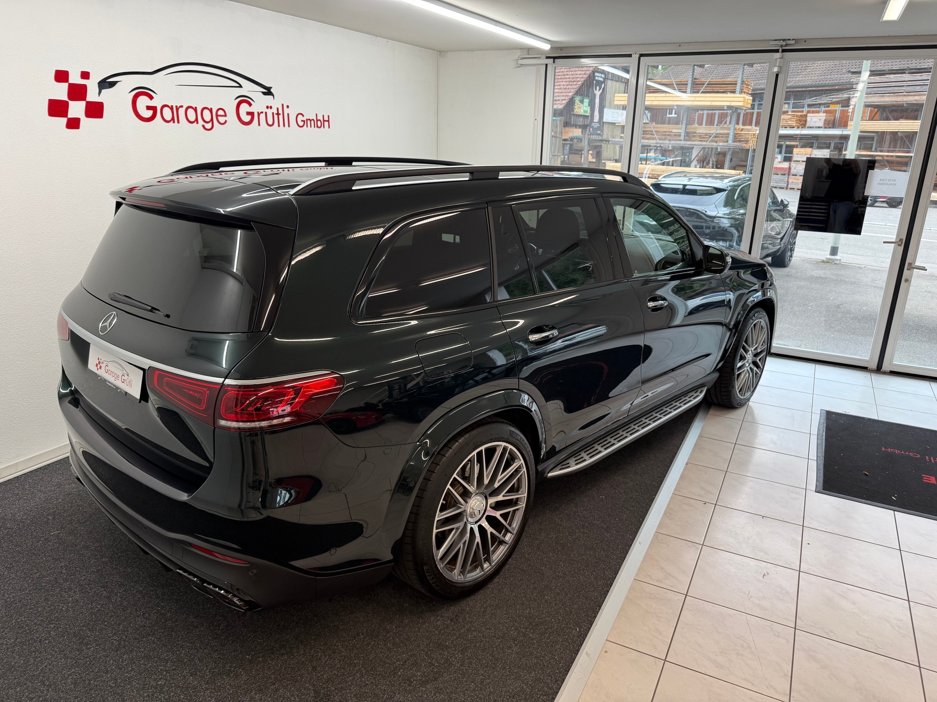 MERCEDES-BENZ GLS 63 AMG 4matic+-image-4