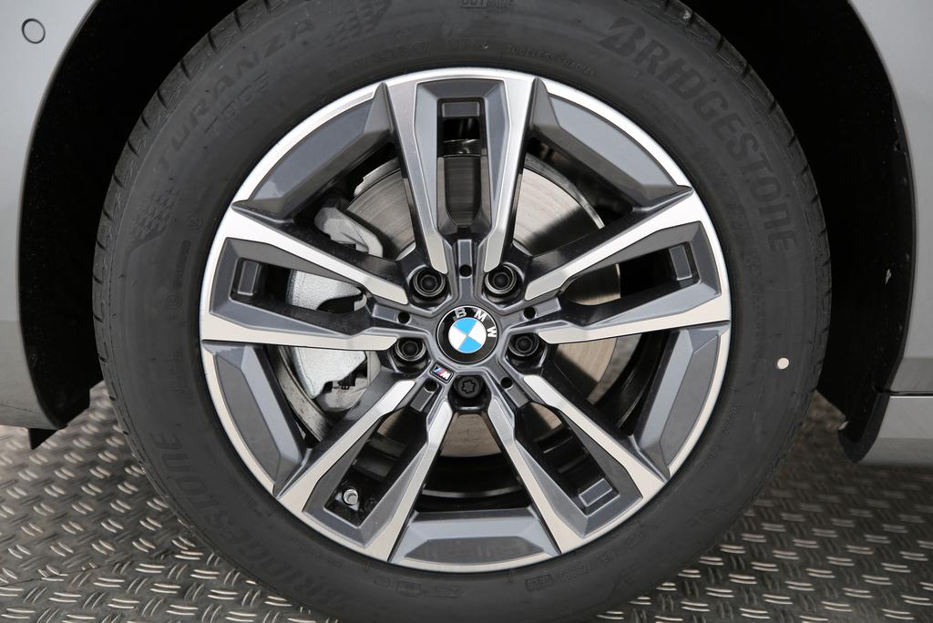 BMW 225e xDrive Active Tourer-image-6
