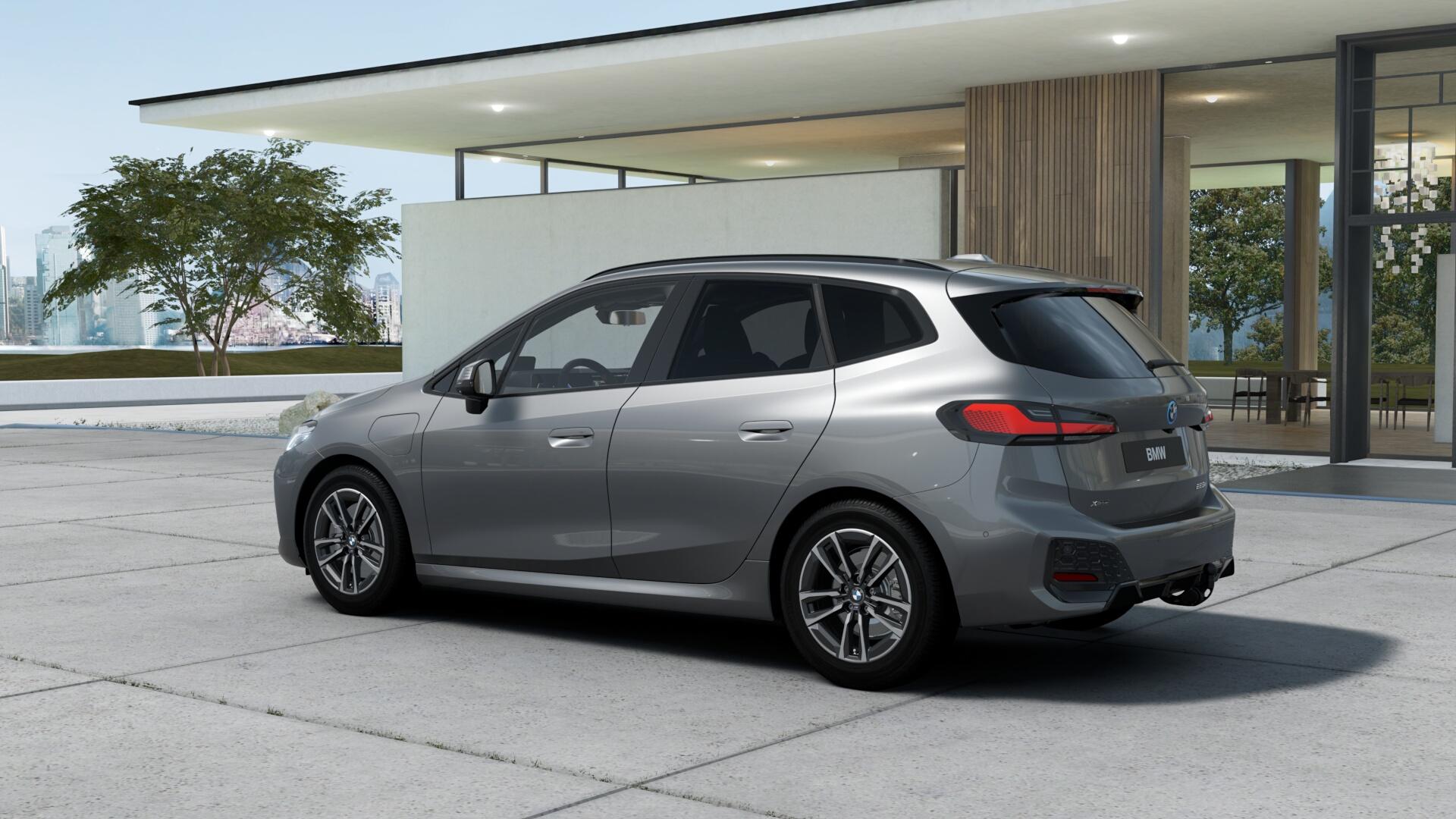 BMW 225e xDrive Active Tourer-image-2