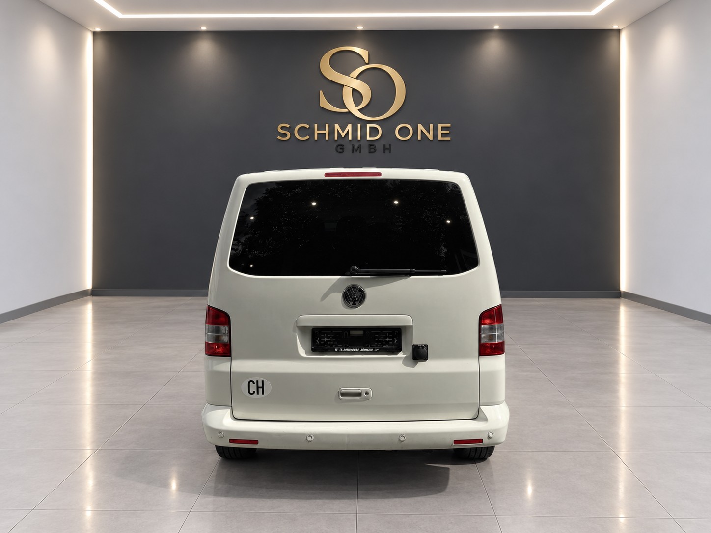 VW T5 Multivan Startline 2.5 TDI Tiptronic-image-2