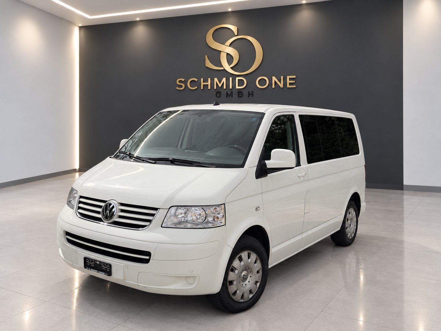 VW T5 Multivan Startline 2.5 TDI Tiptronic-image-0
