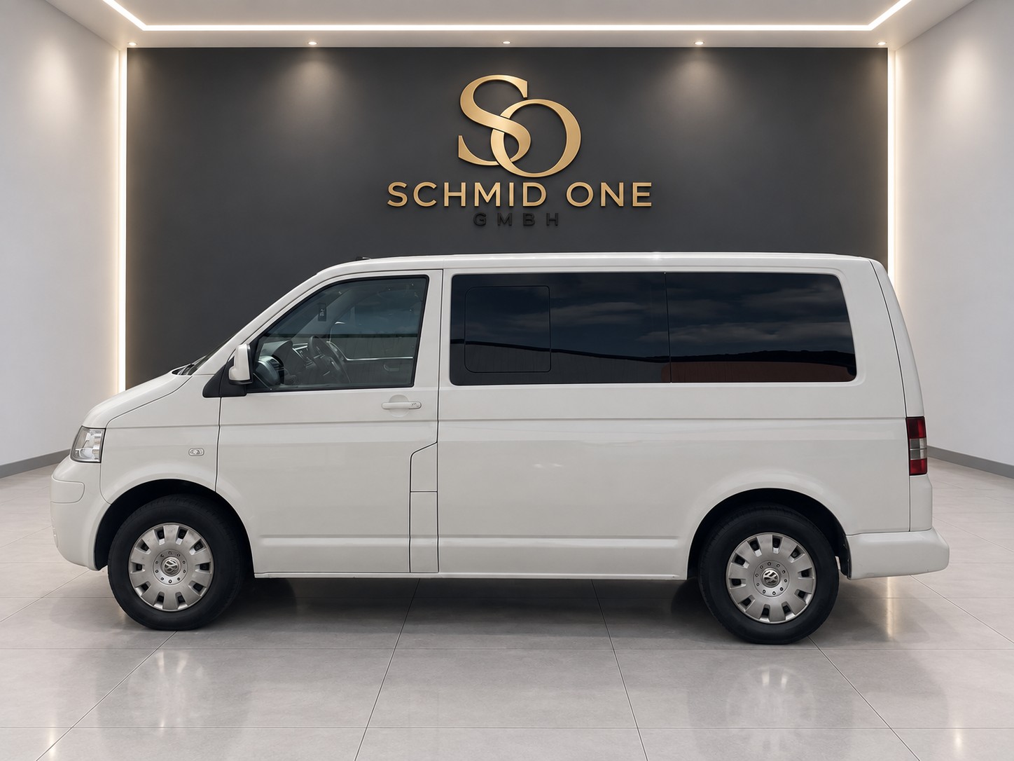 VW T5 Multivan Startline 2.5 TDI Tiptronic-image-1