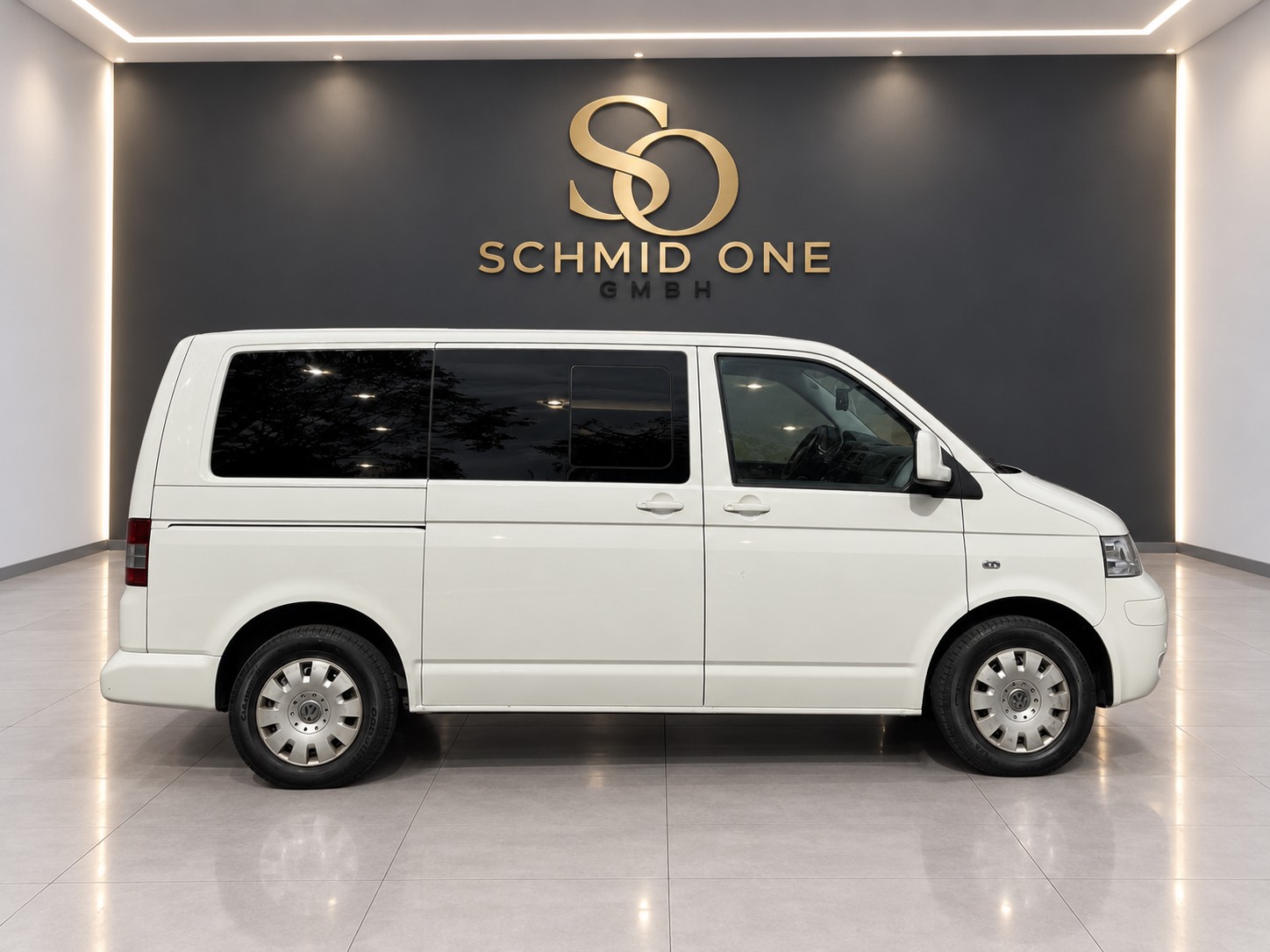 VW T5 Multivan Startline 2.5 TDI Tiptronic-image-4