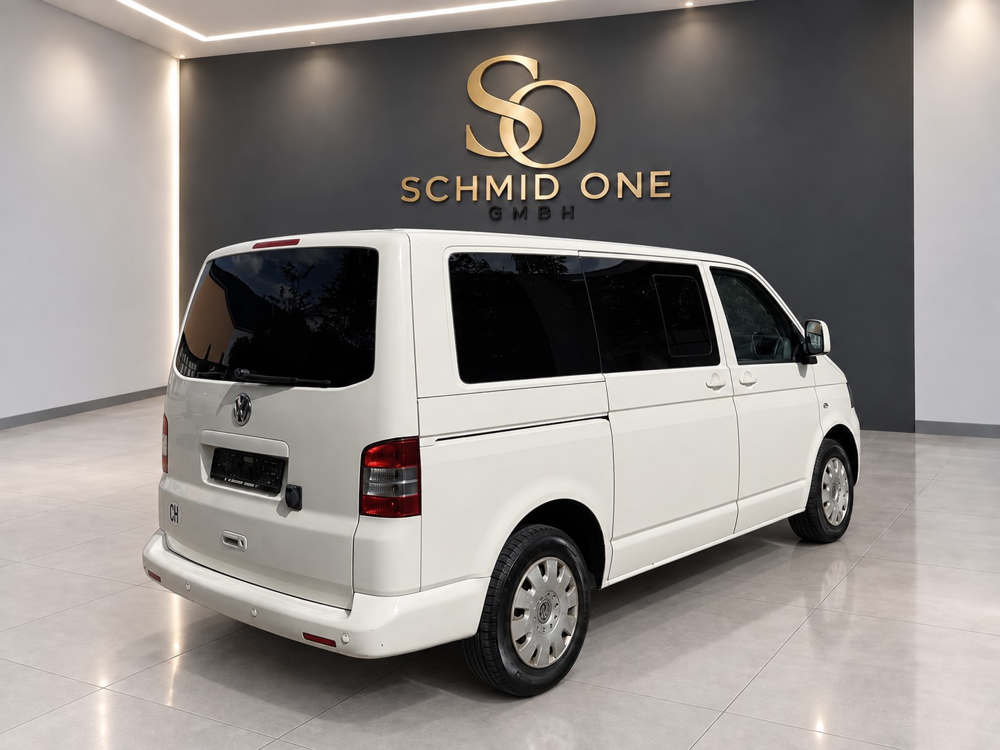 VW T5 Multivan Startline 2.5 TDI Tiptronic-image-3