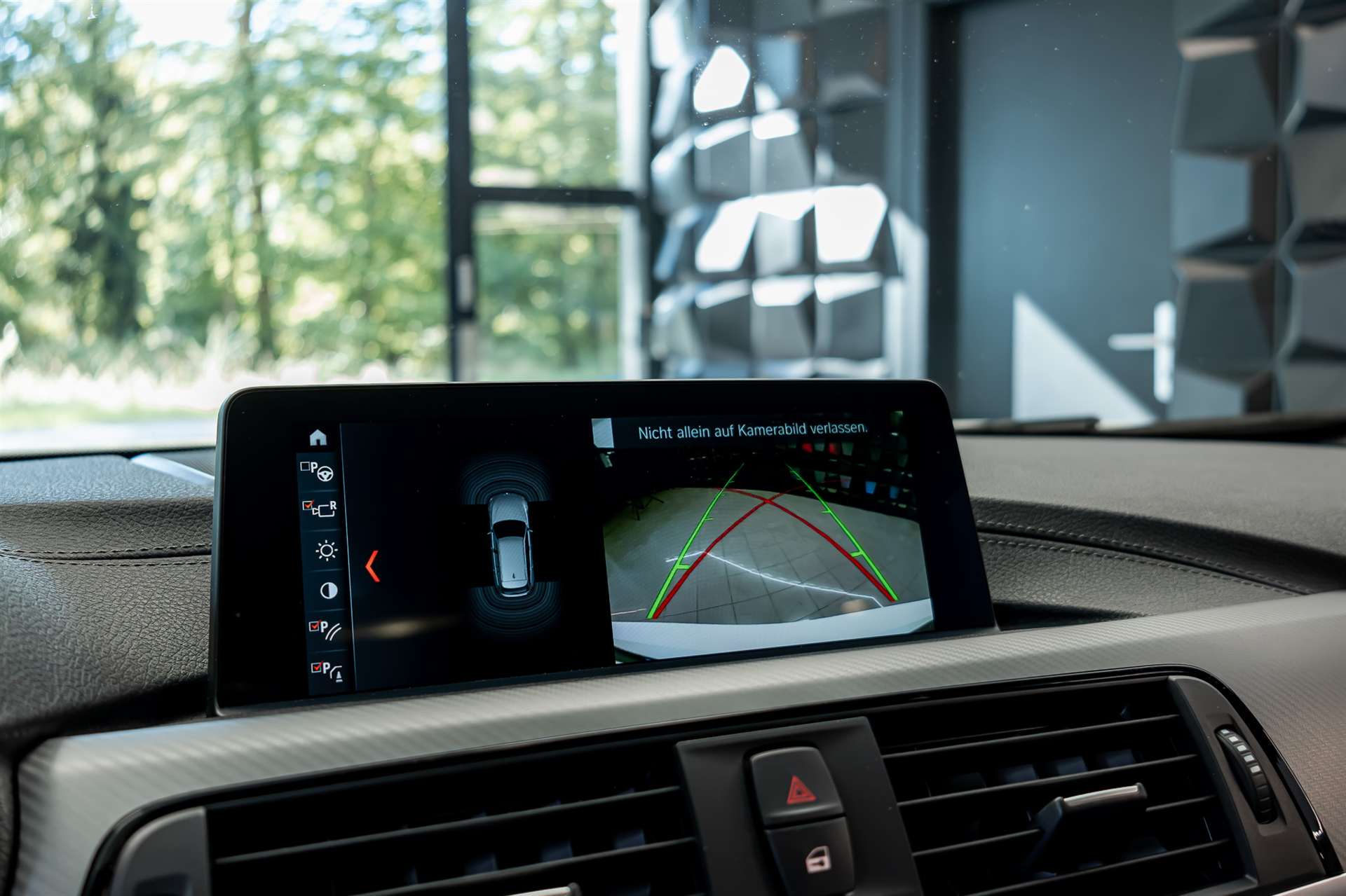 BMW 320d xDrive Touring Edition Sport Line Steptronic-image-17