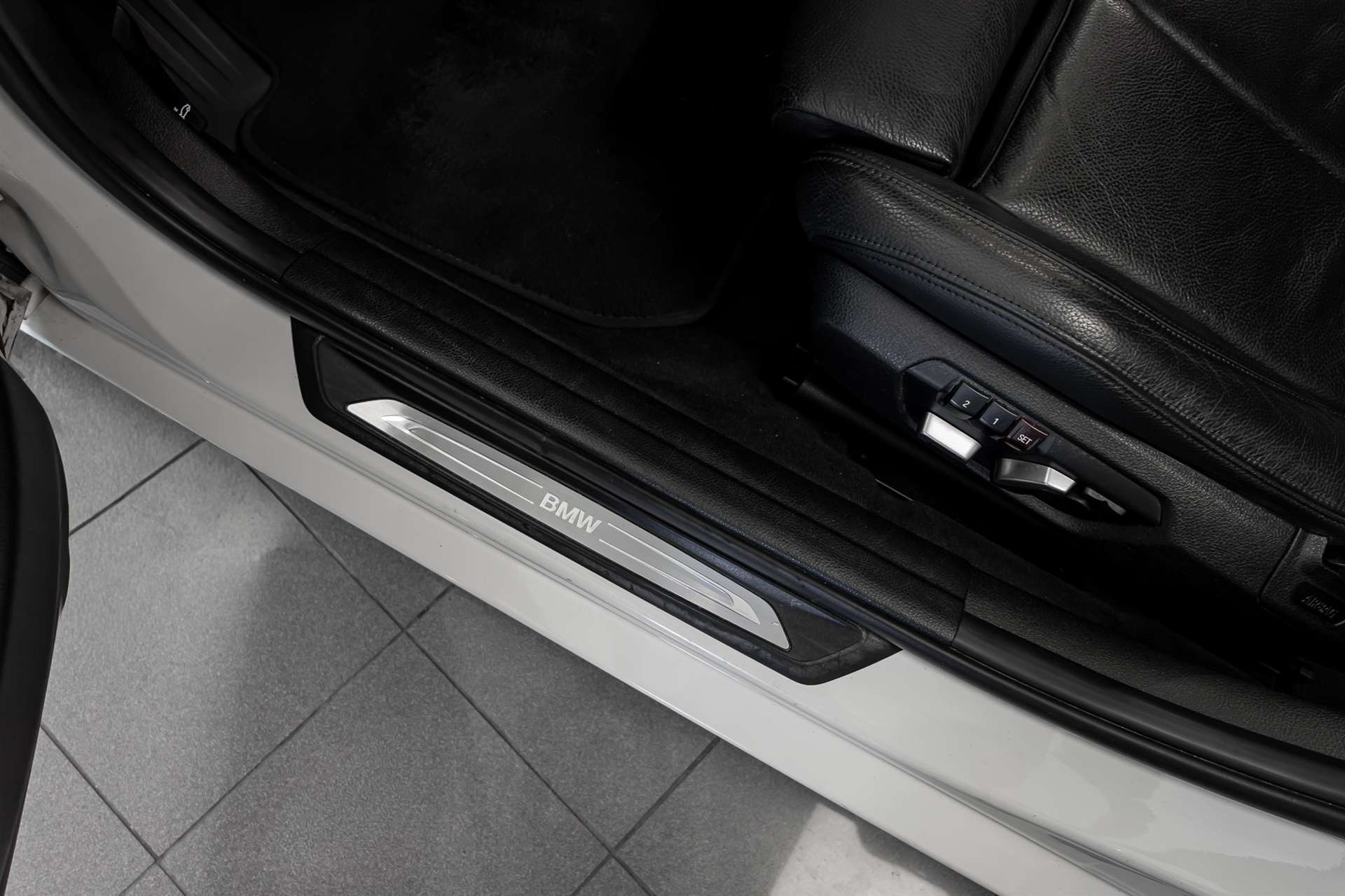 BMW 320d xDrive Touring Edition Sport Line Steptronic-image-12