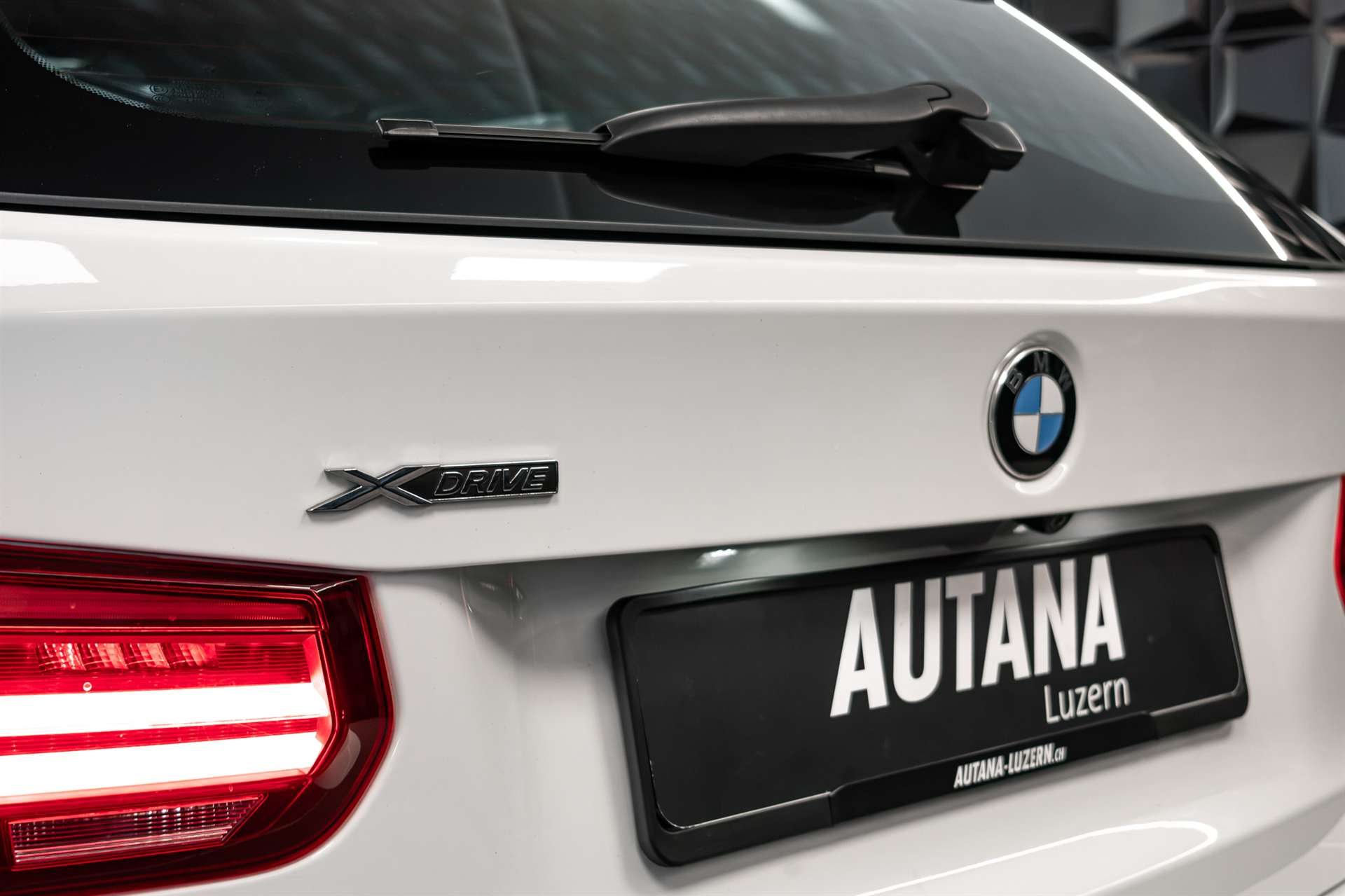 BMW 320d xDrive Touring Edition Sport Line Steptronic-image-29