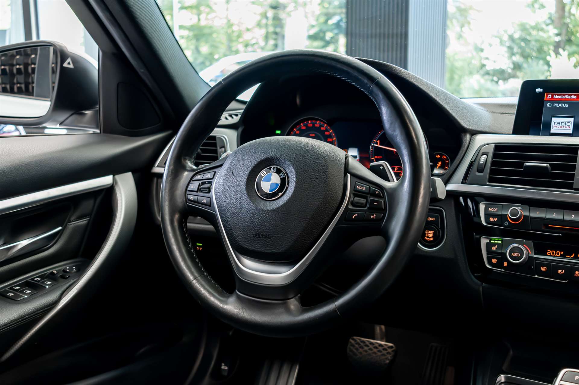 BMW 320d xDrive Touring Edition Sport Line Steptronic-image-6