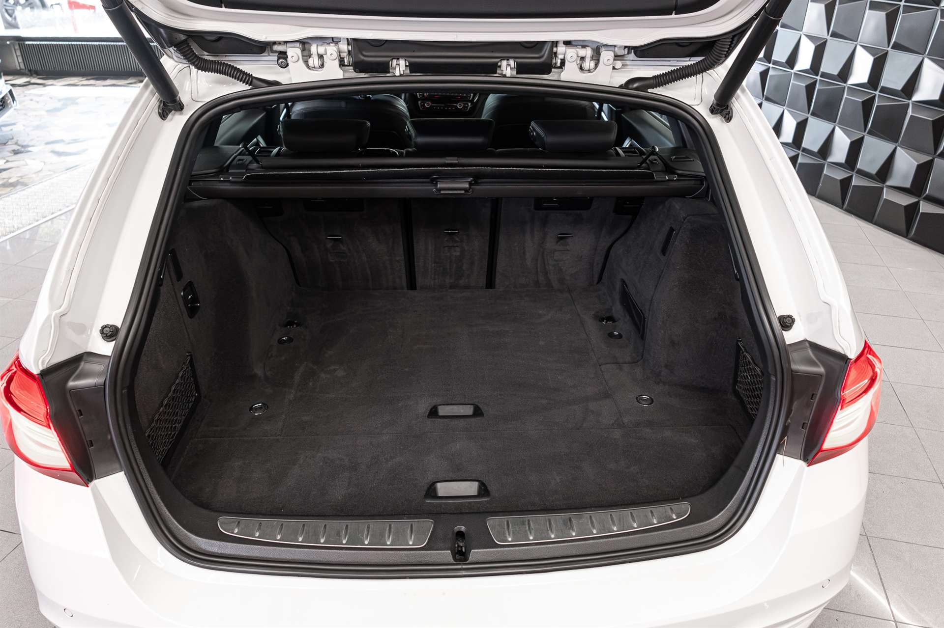 BMW 320d xDrive Touring Edition Sport Line Steptronic-image-26