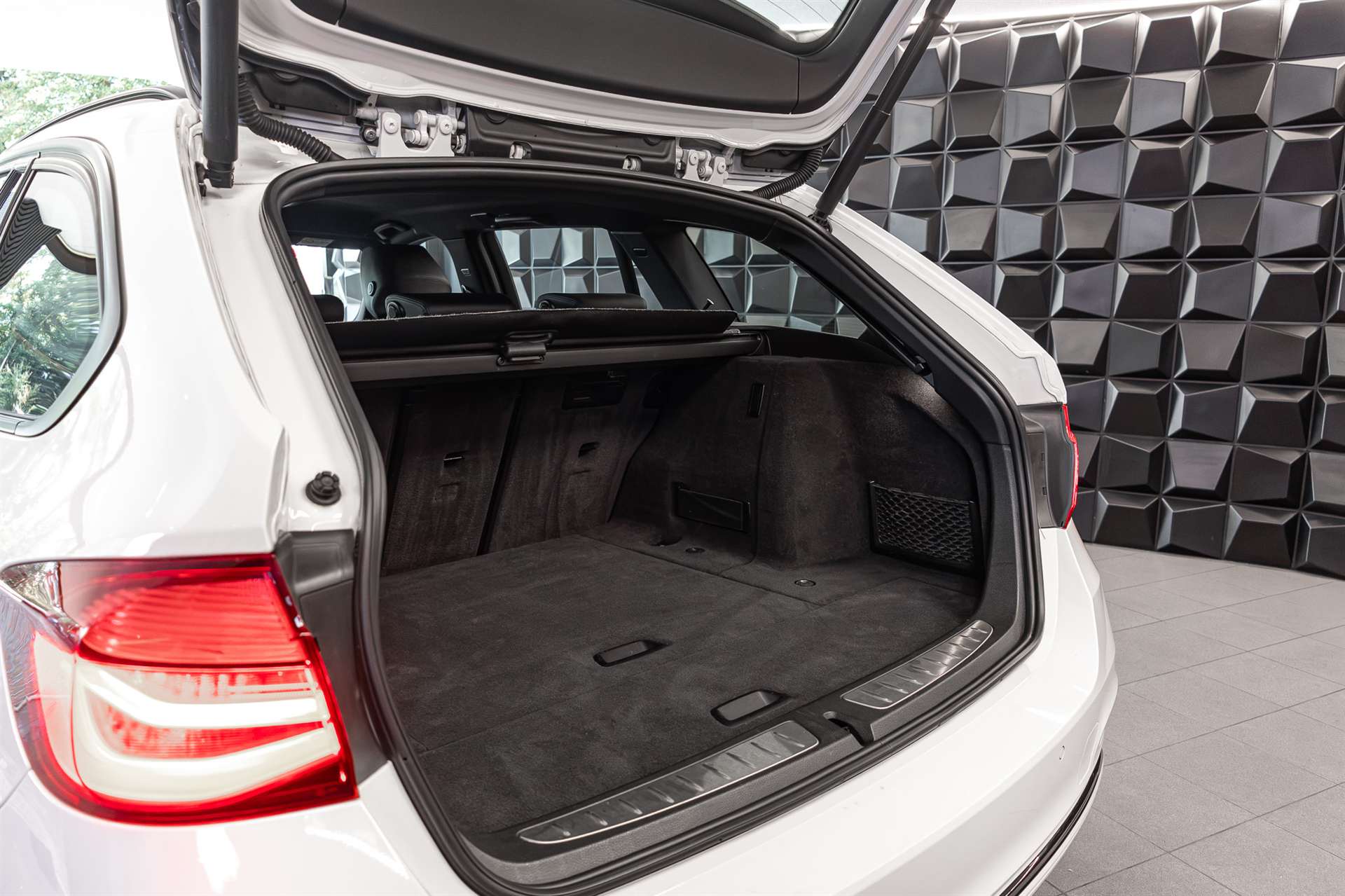 BMW 320d xDrive Touring Edition Sport Line Steptronic-image-27