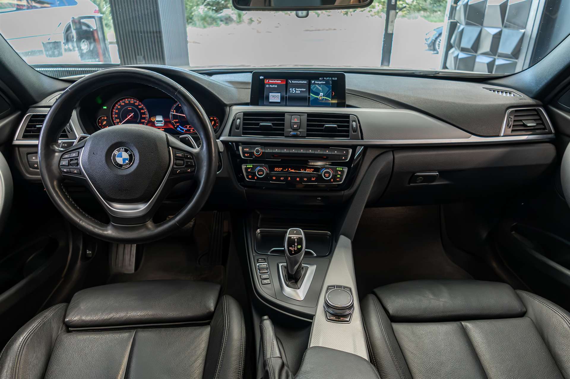 BMW 320d xDrive Touring Edition Sport Line Steptronic-image-5