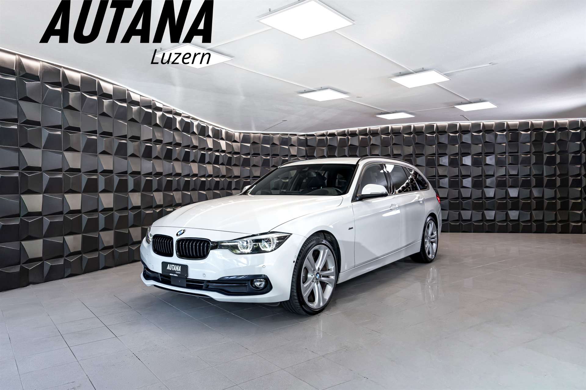 BMW 320d xDrive Touring Edition Sport Line Steptronic-image-0