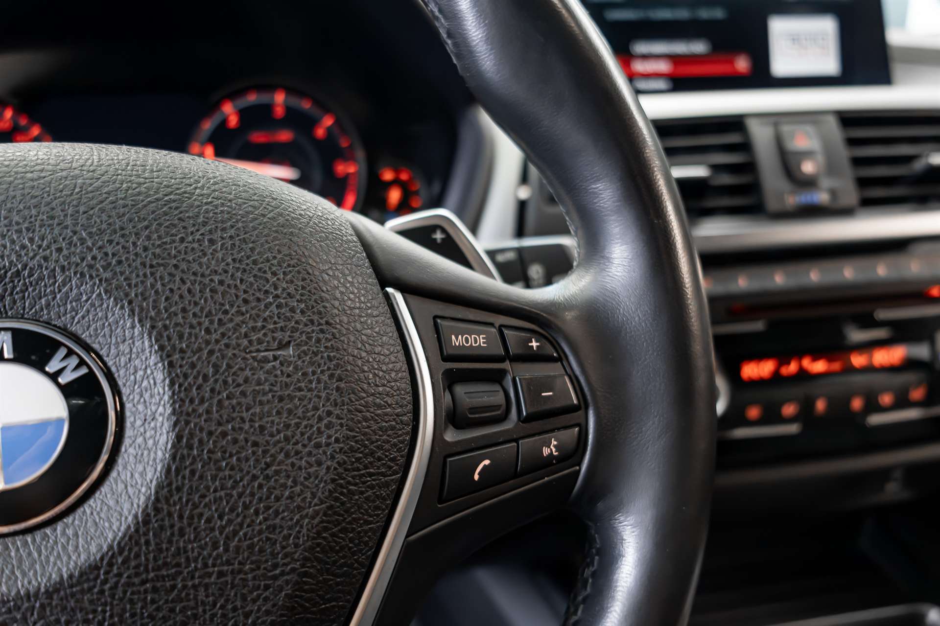 BMW 320d xDrive Touring Edition Sport Line Steptronic-image-8