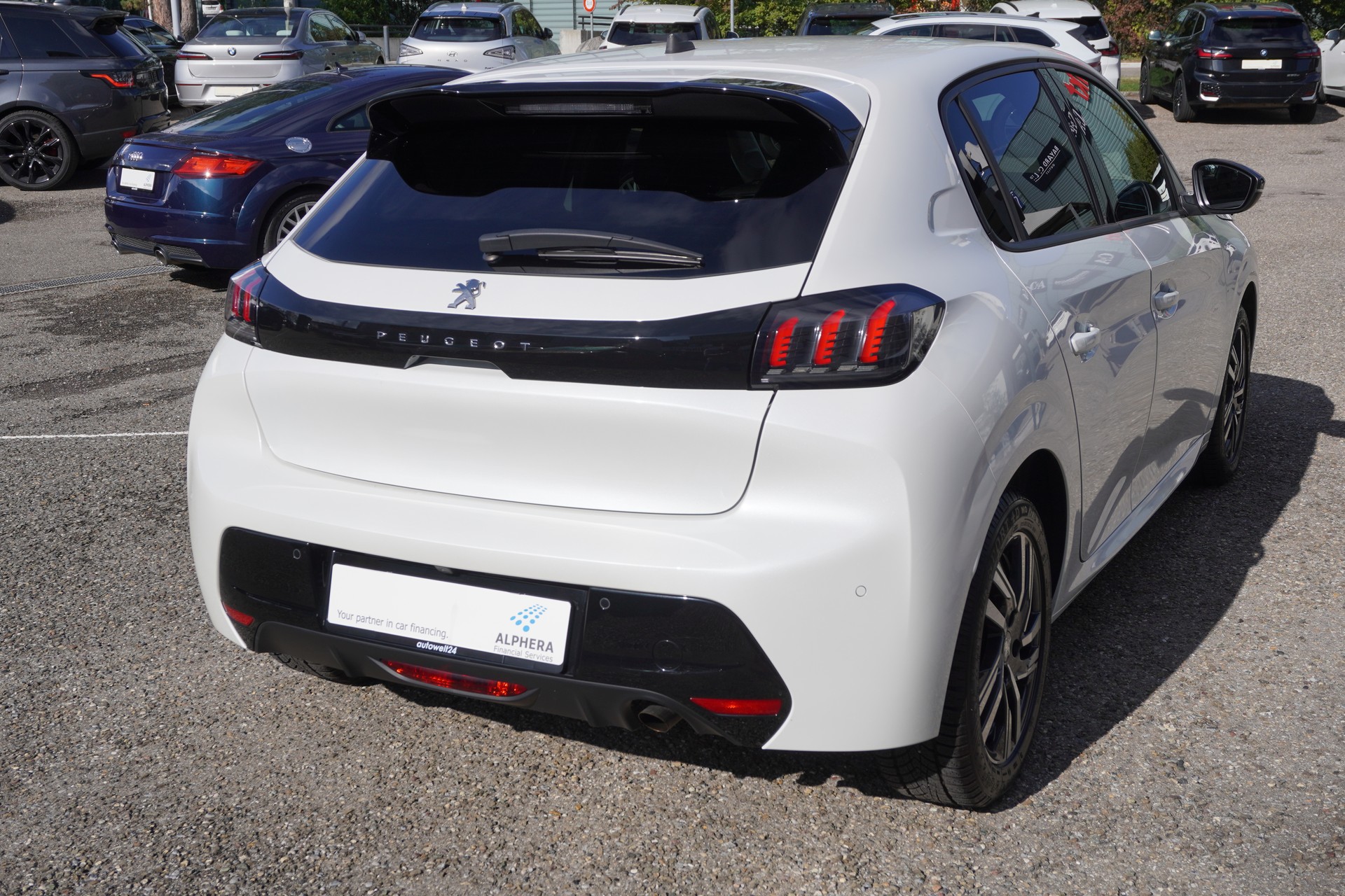 PEUGEOT 208 1.2 PureTech Allure Pack EAT8-image-33