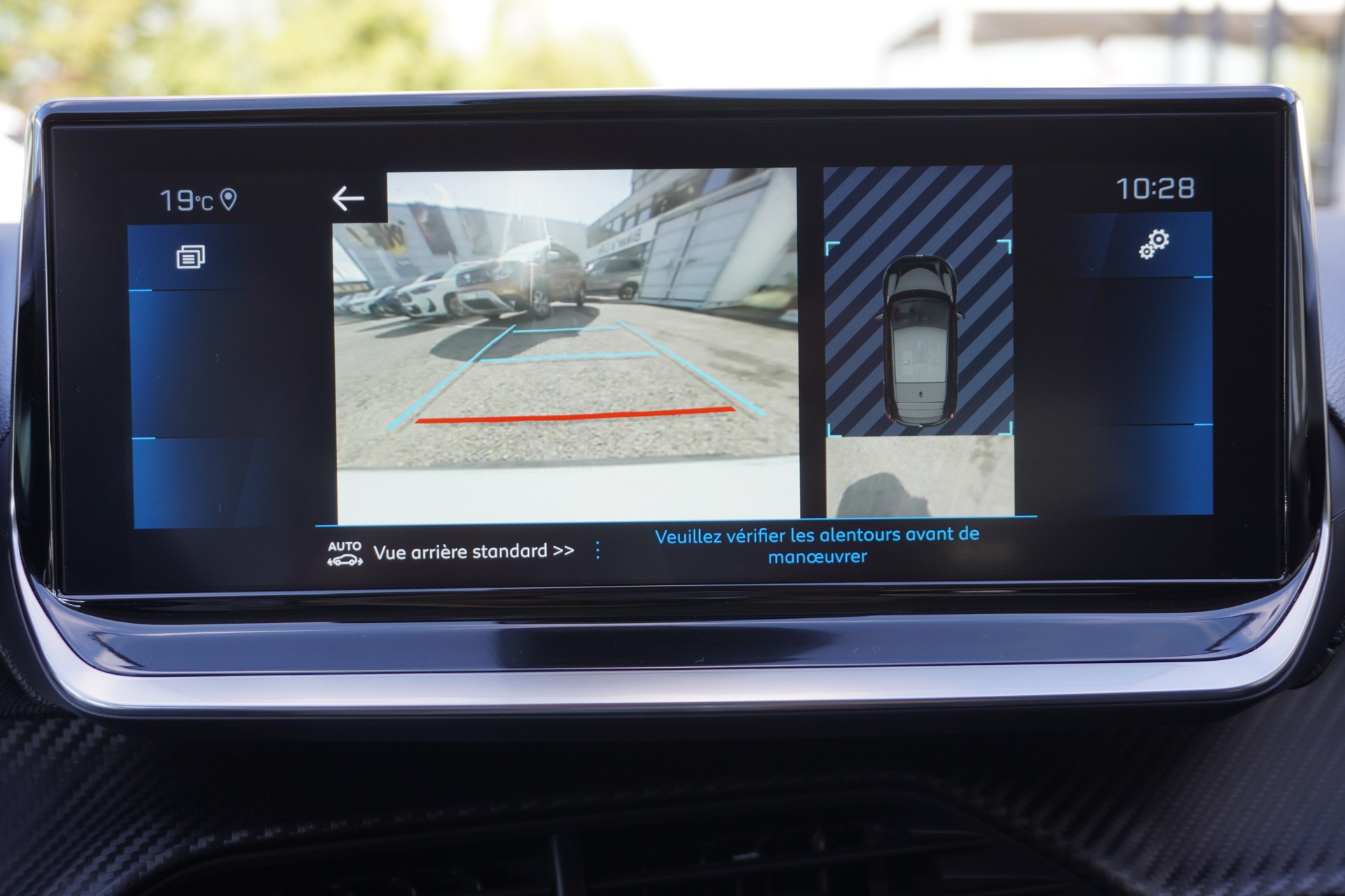 PEUGEOT 208 1.2 PureTech Allure Pack EAT8-image-17