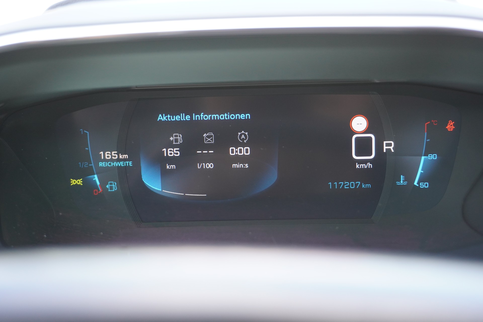 PEUGEOT 208 1.2 PureTech Allure Pack EAT8-image-24