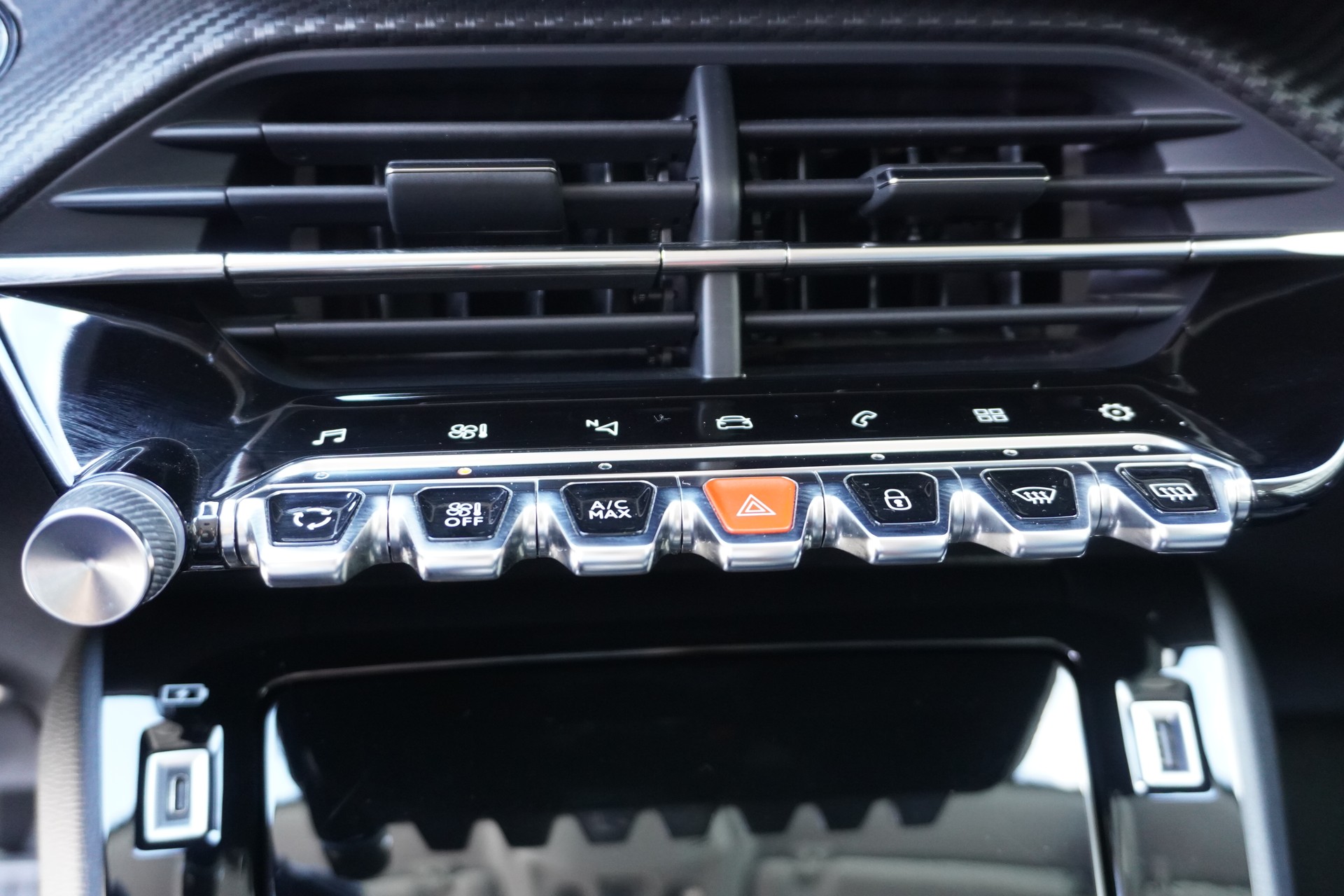 PEUGEOT 208 1.2 PureTech Allure Pack EAT8-image-16