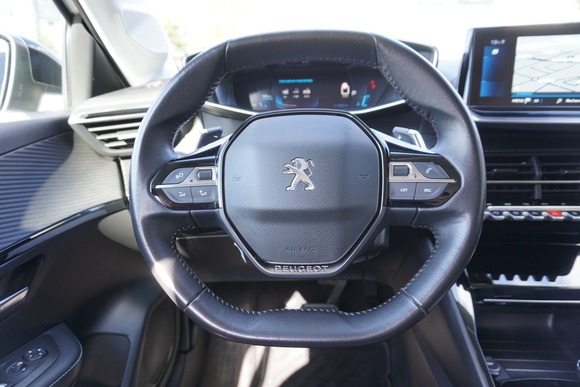 PEUGEOT 208 1.2 PureTech Allure Pack EAT8-image-12