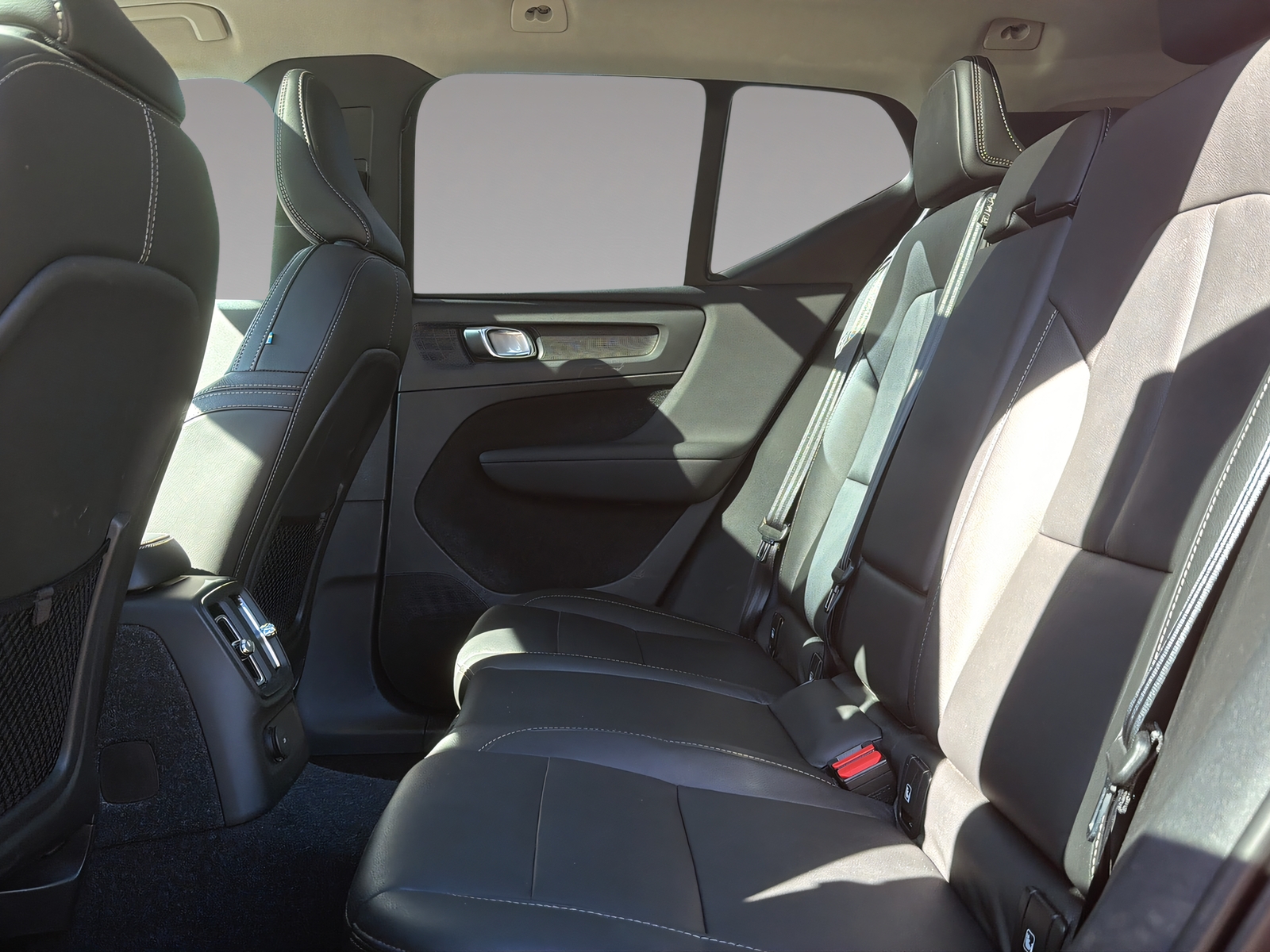 VOLVO XC40 1.5 T5 PiH R-Design Expression-image-14