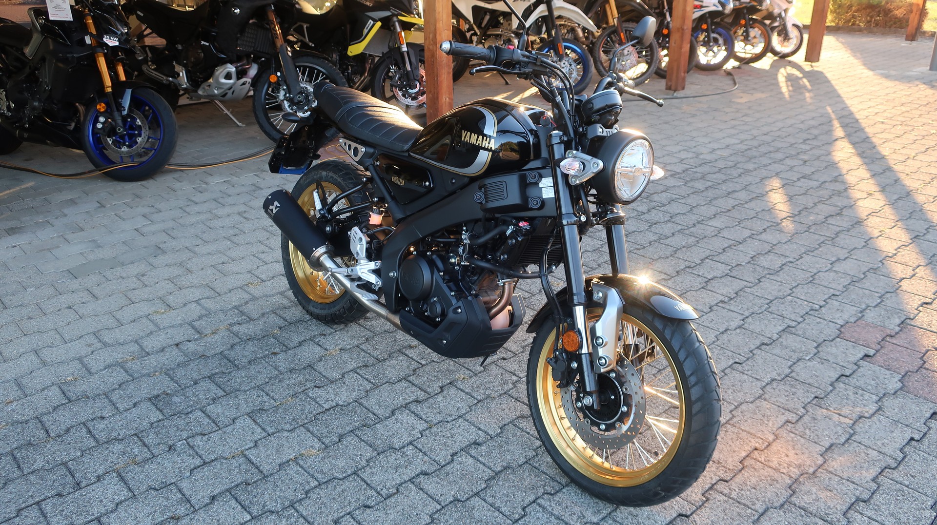 YAMAHA XSR 125 Legacy-image-4