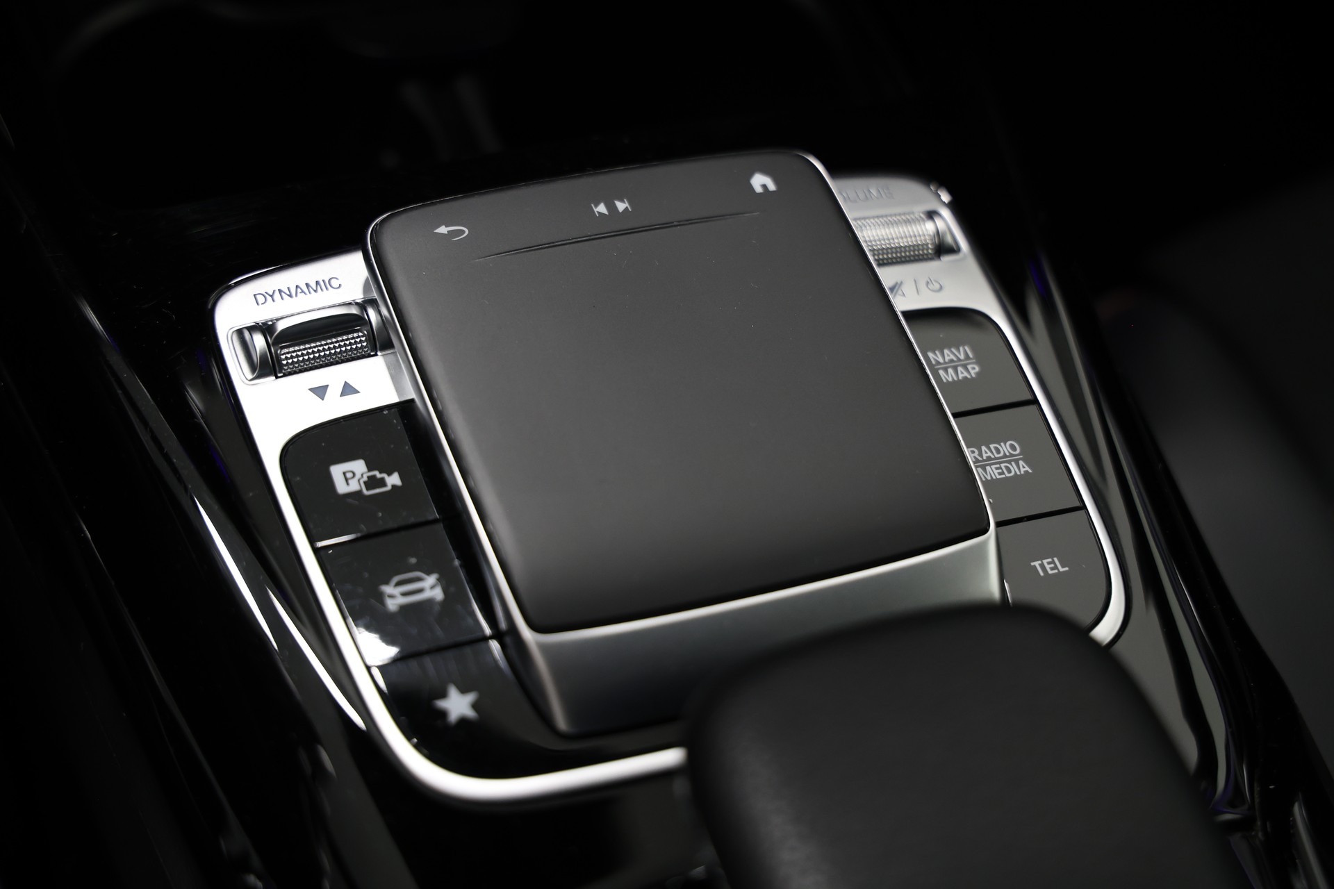 MERCEDES-BENZ A 35 AMG 4Matic Speedshift *CH-Fahrzeug*Aerodynamik-Paket*-image-25