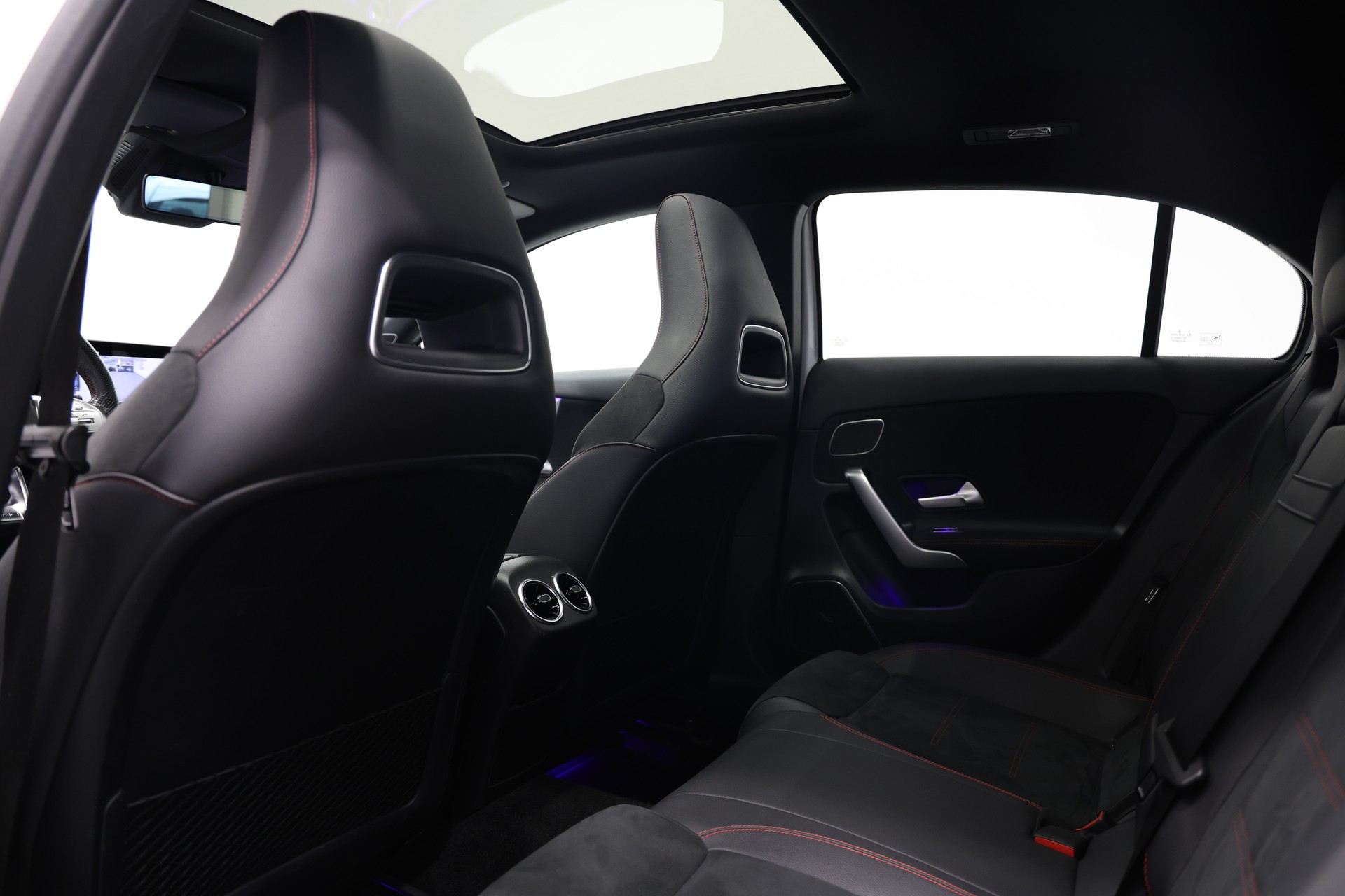 MERCEDES-BENZ A 35 AMG 4Matic Speedshift *CH-Fahrzeug*Aerodynamik-Paket*-image-16