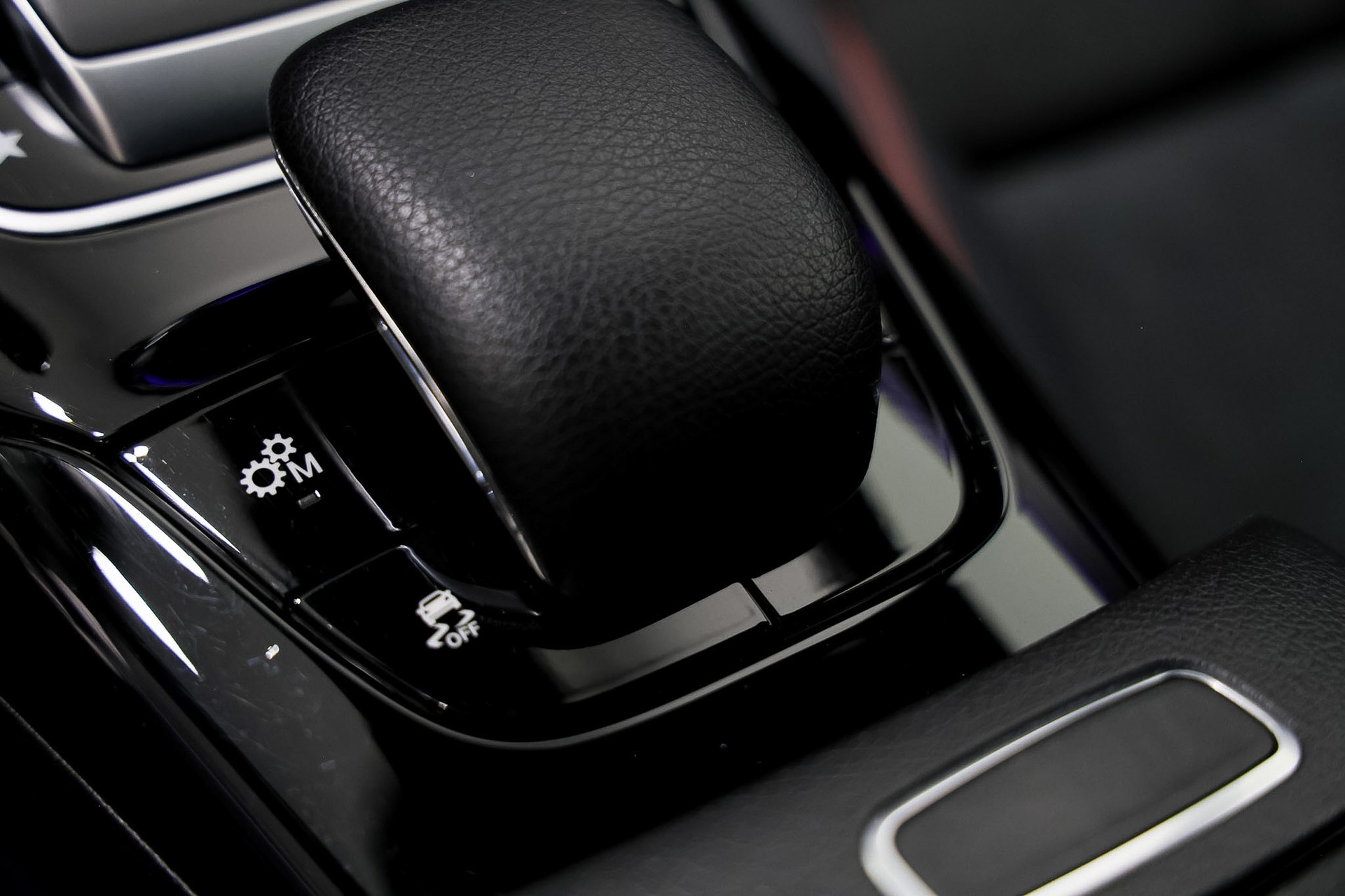 MERCEDES-BENZ A 35 AMG 4Matic Speedshift *CH-Fahrzeug*Aerodynamik-Paket*-image-24