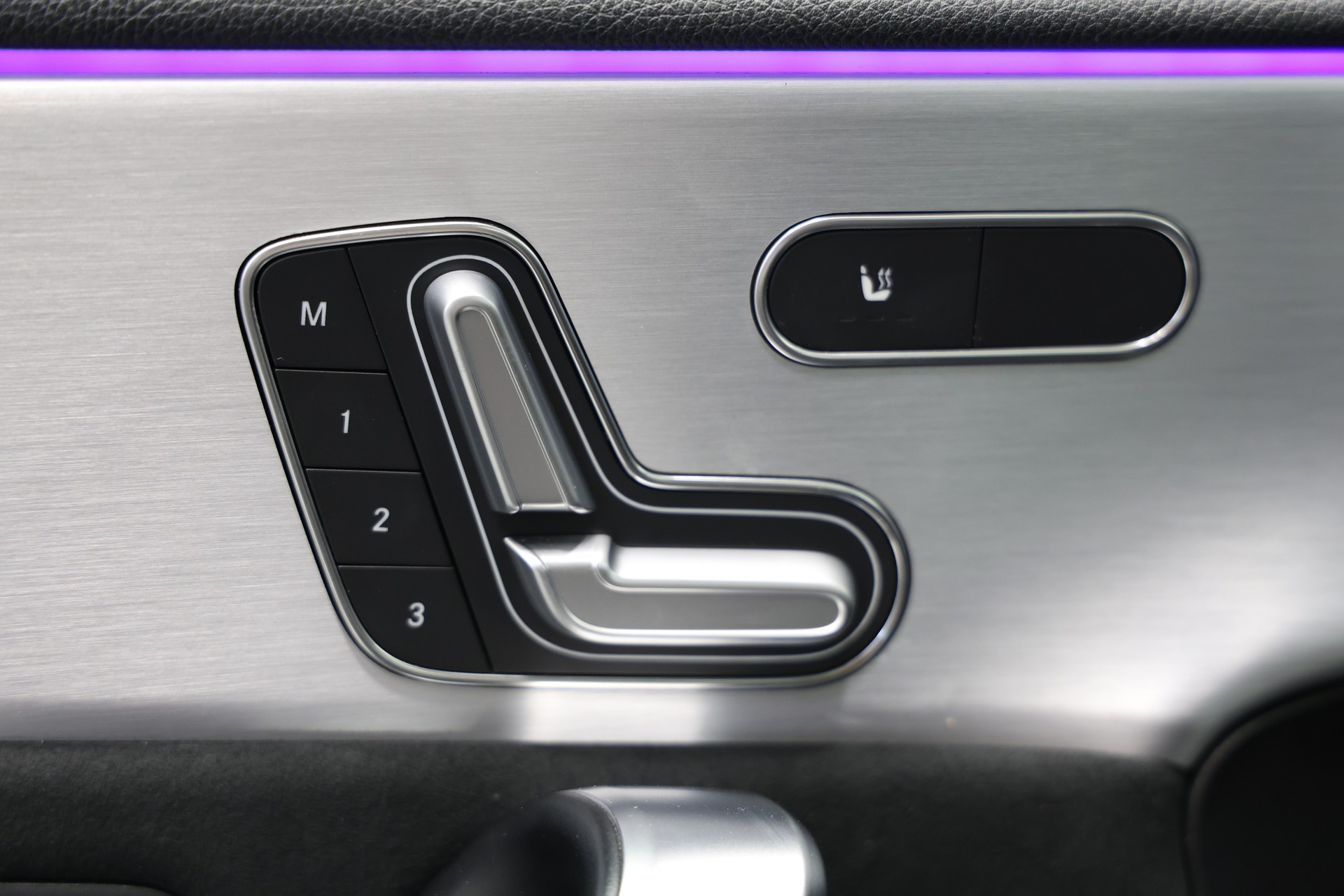 MERCEDES-BENZ A 35 AMG 4Matic Speedshift *CH-Fahrzeug*Aerodynamik-Paket*-image-20