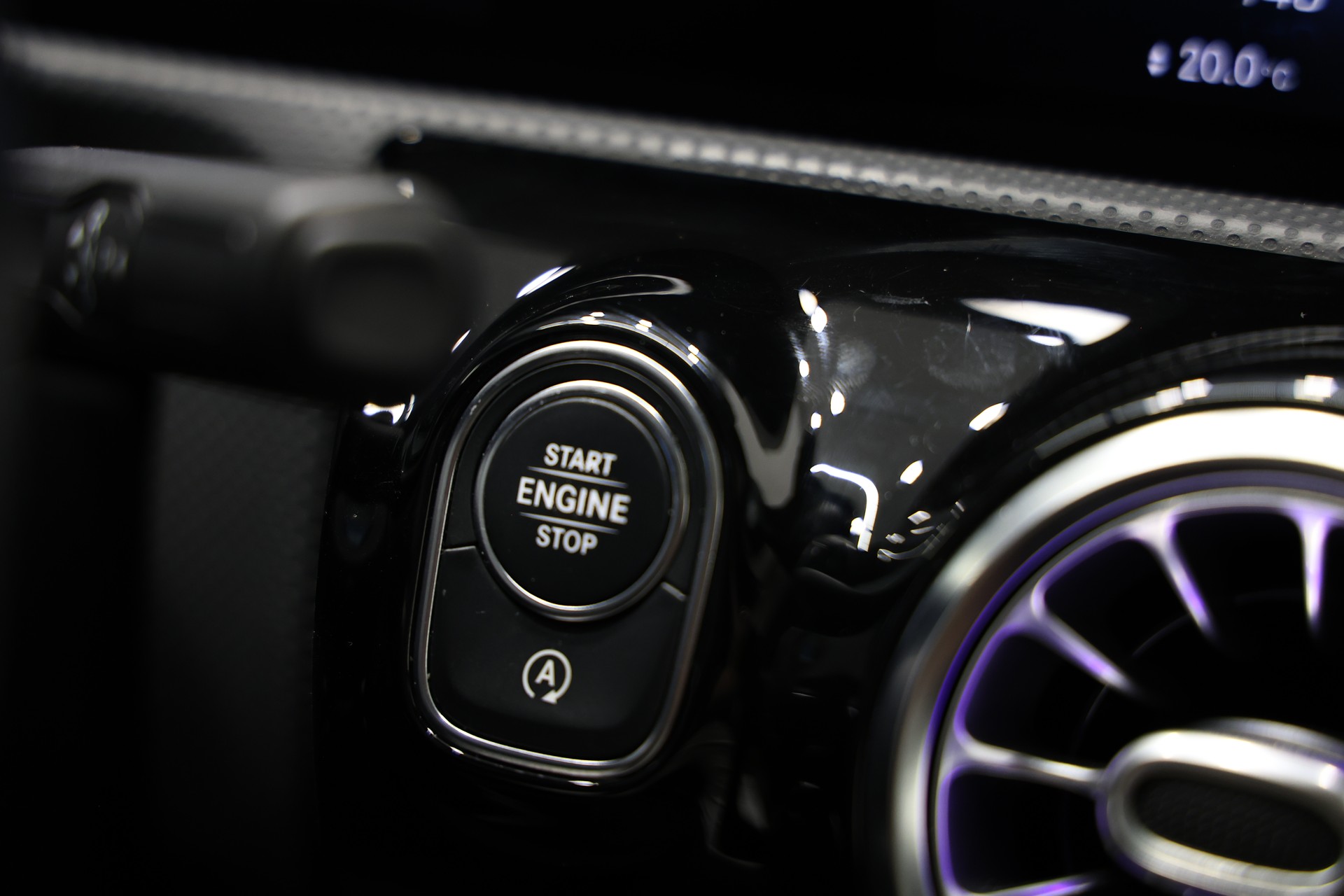 MERCEDES-BENZ A 35 AMG 4Matic Speedshift *CH-Fahrzeug*Aerodynamik-Paket*-image-21