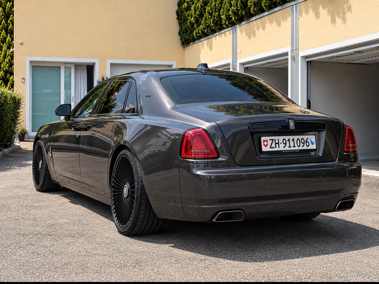 ROLLS-ROYCE 6.6 V12 Black Badge - CH Fahrzeug - Facelift-image-3