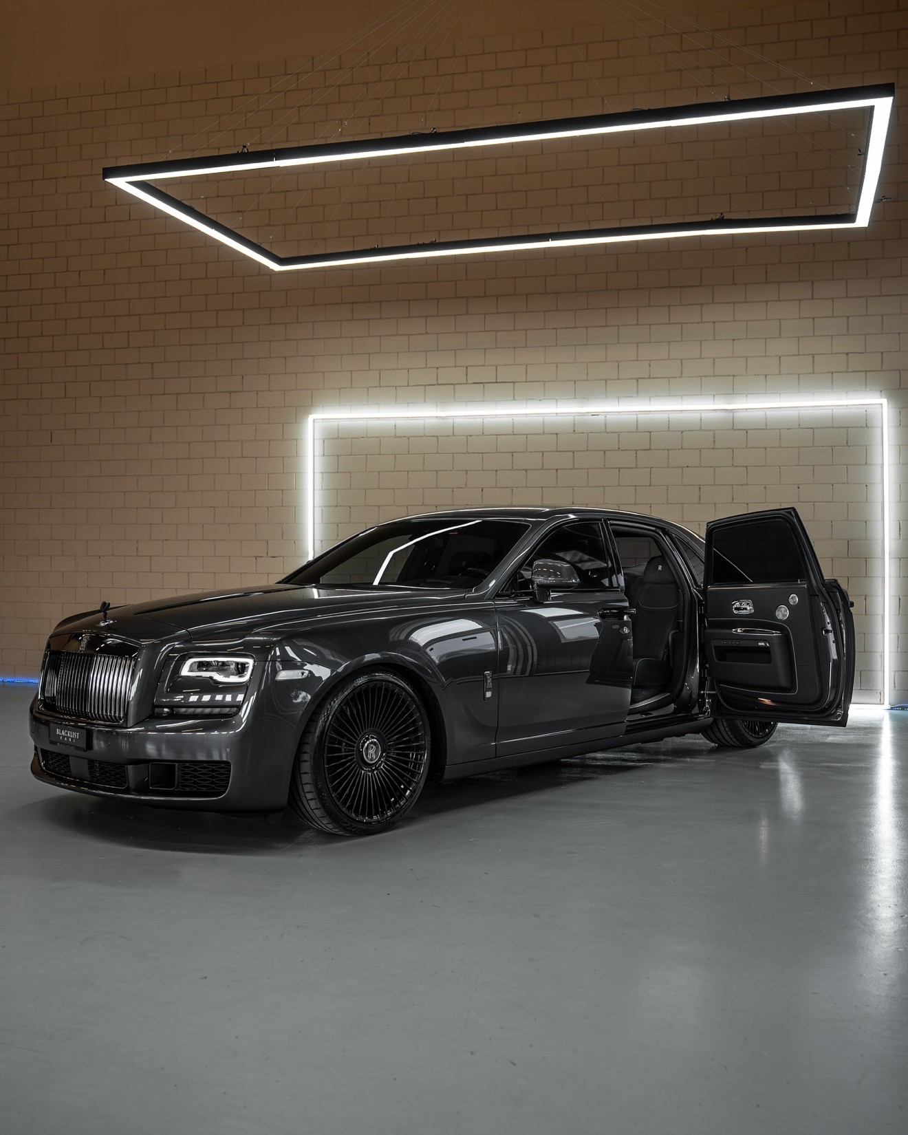 ROLLS-ROYCE 6.6 V12 Black Badge - CH Fahrzeug - Facelift-image-10