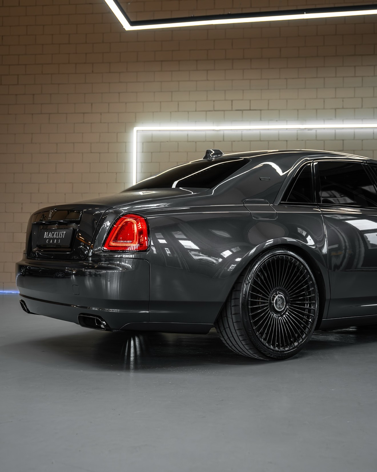 ROLLS-ROYCE 6.6 V12 Black Badge - CH Fahrzeug - Facelift-image-11