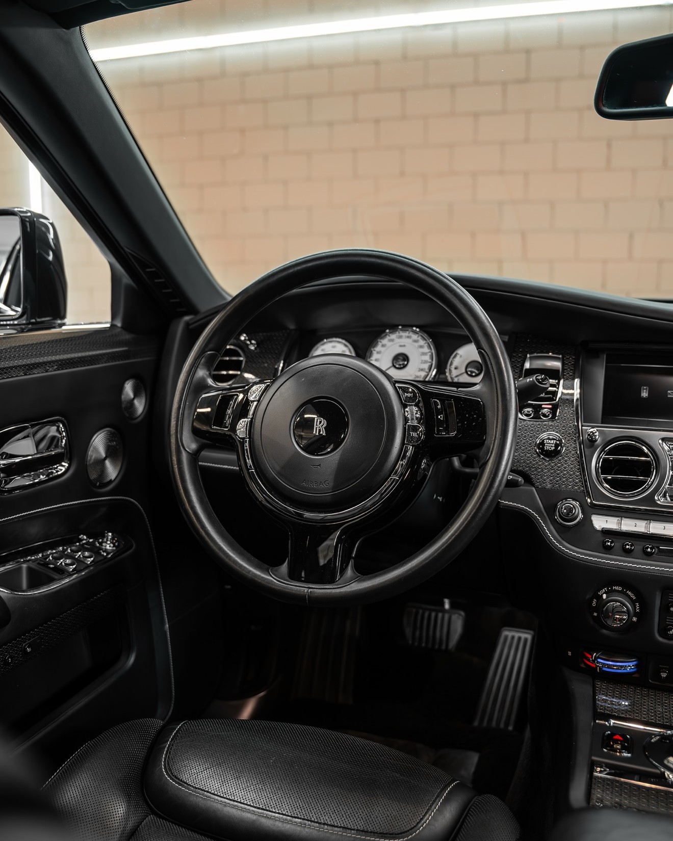 ROLLS-ROYCE 6.6 V12 Black Badge - CH Fahrzeug - Facelift-image-13