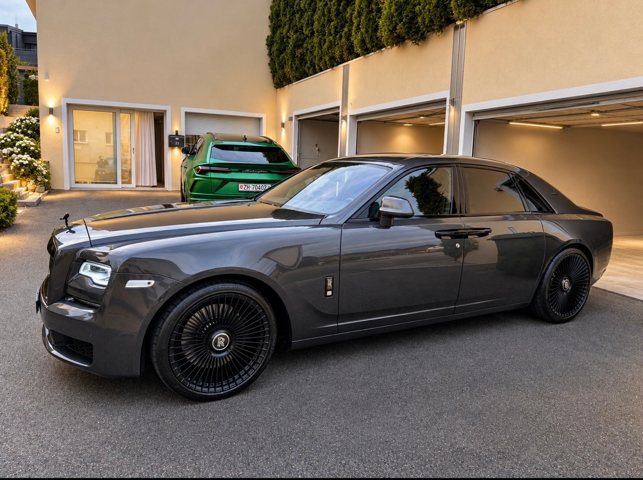 ROLLS-ROYCE 6.6 V12 Black Badge - CH Fahrzeug - Facelift-image-1