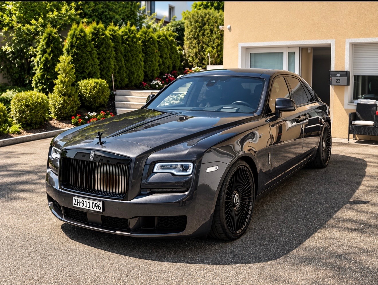 ROLLS-ROYCE 6.6 V12 Black Badge - CH Fahrzeug - Facelift-image-2