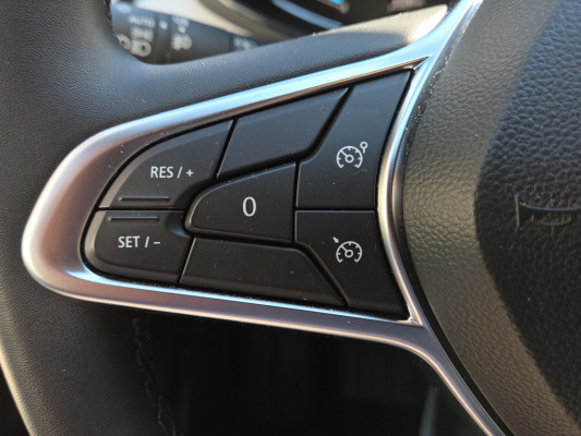 RENAULT Clio 1.6 E-Tech Techno-image-8