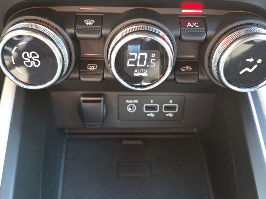 RENAULT Clio 1.6 E-Tech Techno-image-11