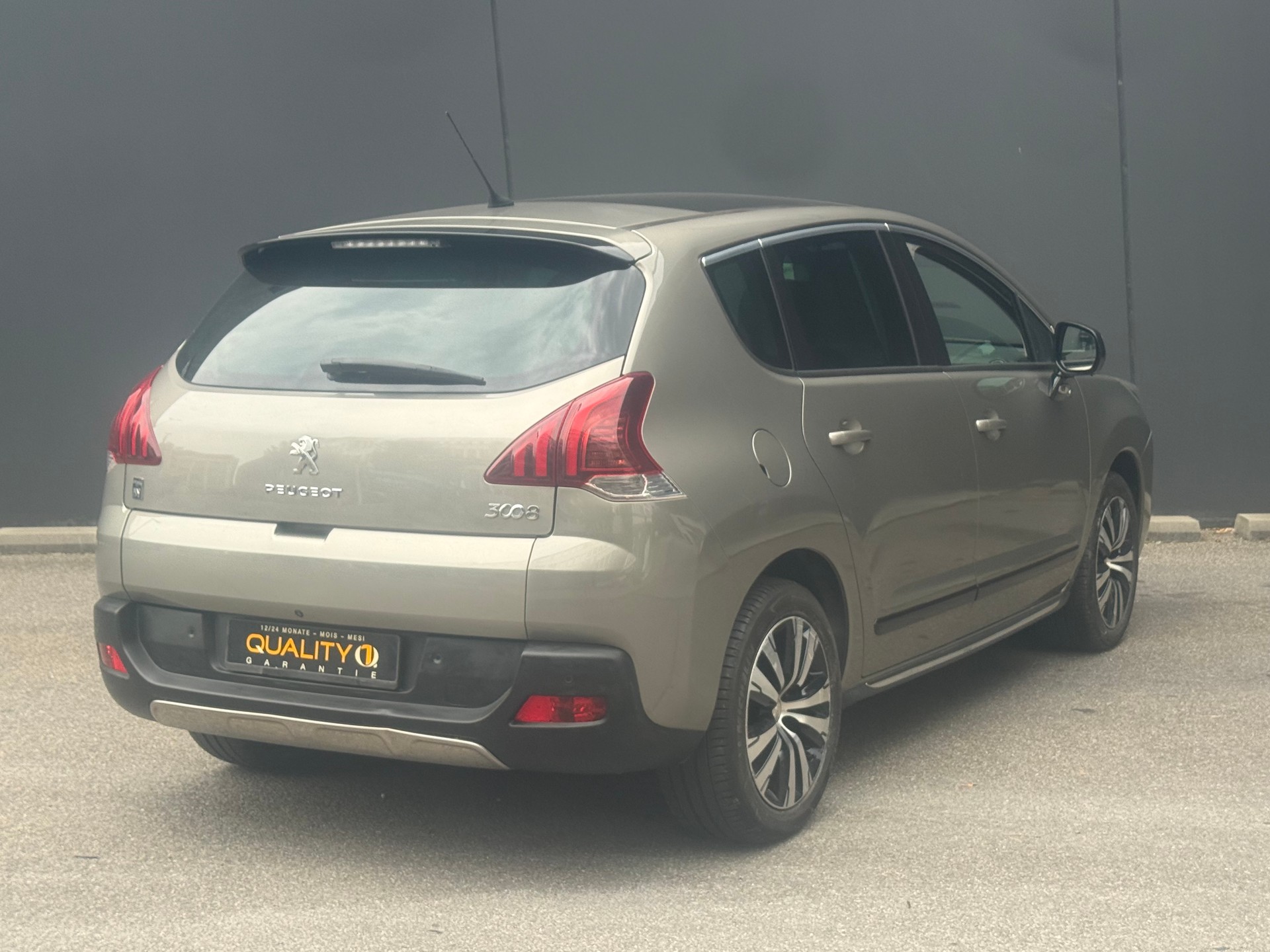 PEUGEOT 3008 HYbrid4 2.0 HDI ETG6-image-3