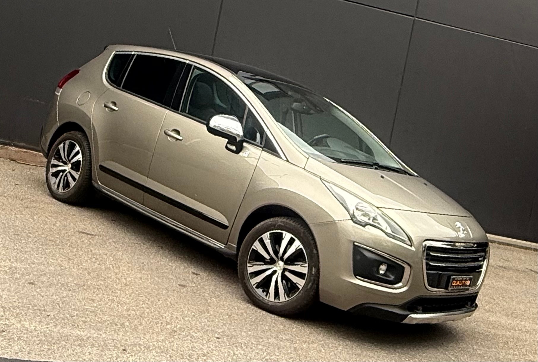 PEUGEOT 3008 HYbrid4 2.0 HDI ETG6-image-1