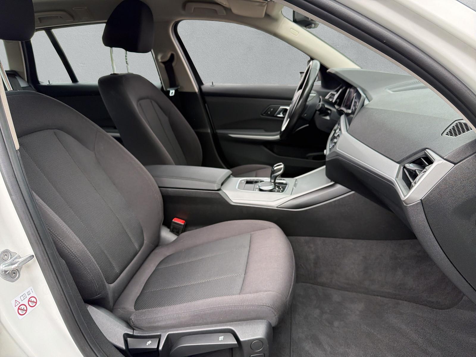 BMW 320d Touring Advantage xDrive G21 AHK-image-12