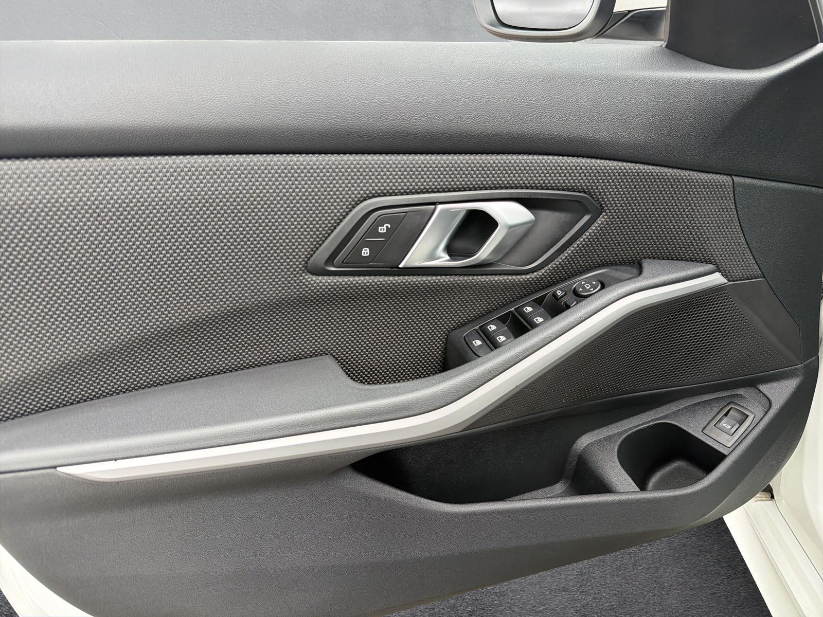 BMW 320d Touring Advantage xDrive G21 AHK-image-21