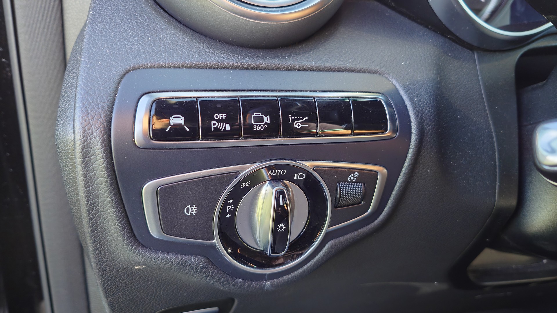 MERCEDES-BENZ GLC 250 d AMG Line 4Matic 9G-Tronic-image-16