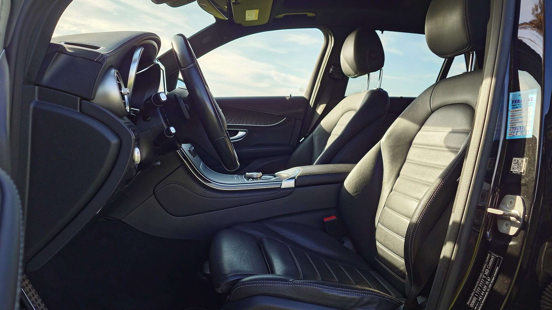 MERCEDES-BENZ GLC 250 d AMG Line 4Matic 9G-Tronic-image-12