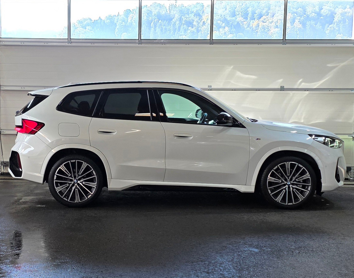 BMW X1 xDrive 23d 48V M Sport *AHK*Abstandsregler&Spurhalteassistent*Rückfahrkamera*Ambientebeleuchtung*-image-5