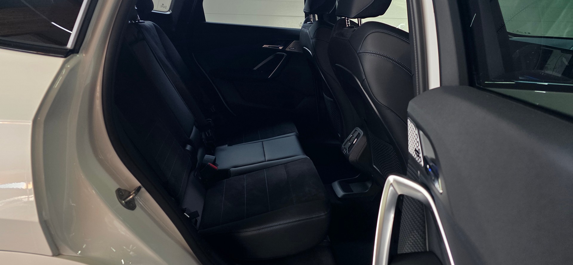 BMW X1 xDrive 23d 48V M Sport *AHK*Abstandsregler&Spurhalteassistent*Rückfahrkamera*Ambientebeleuchtung*-image-27