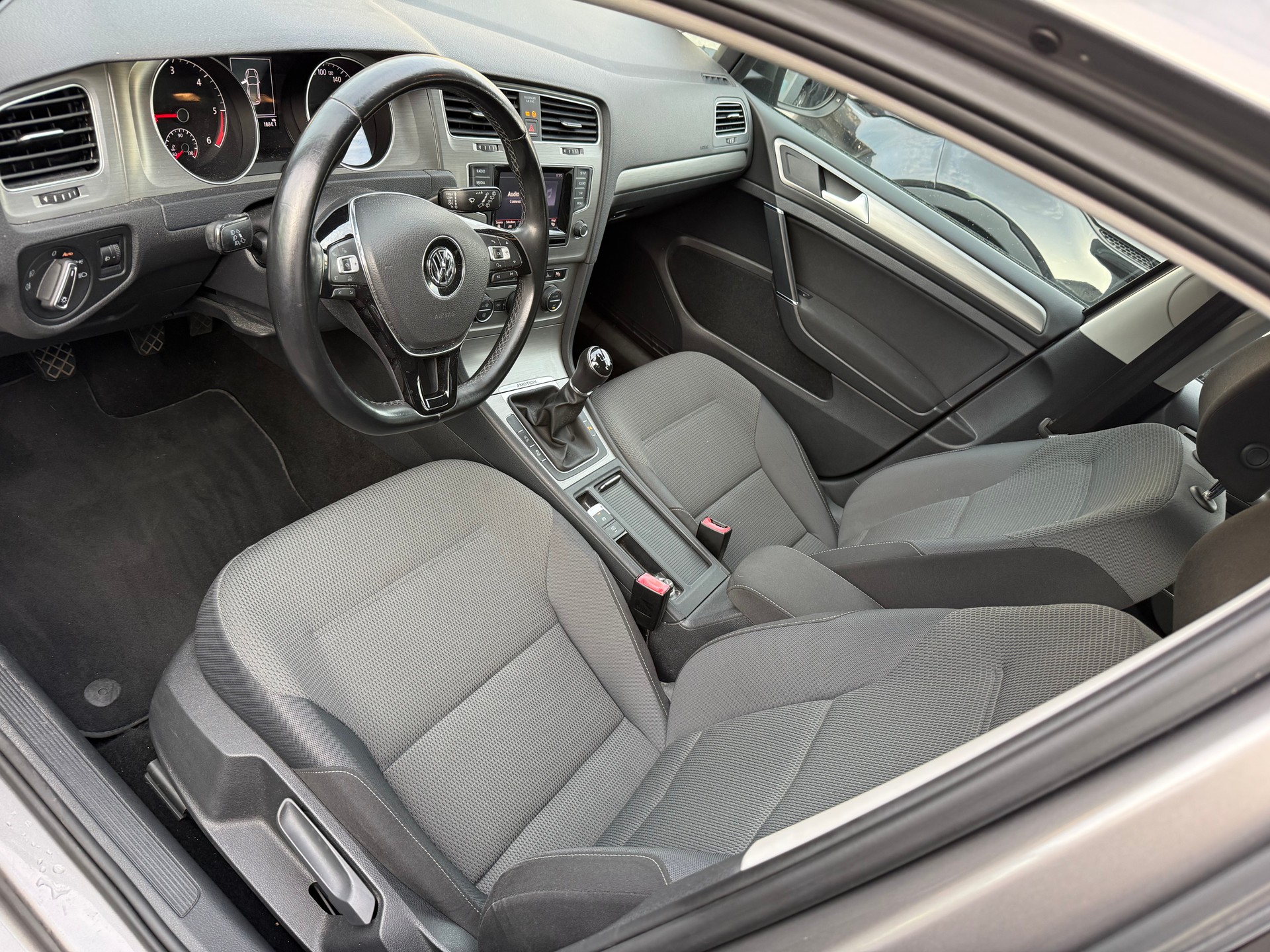 VW Golf 1.6 TDI Comfortline 4Motion-image-8