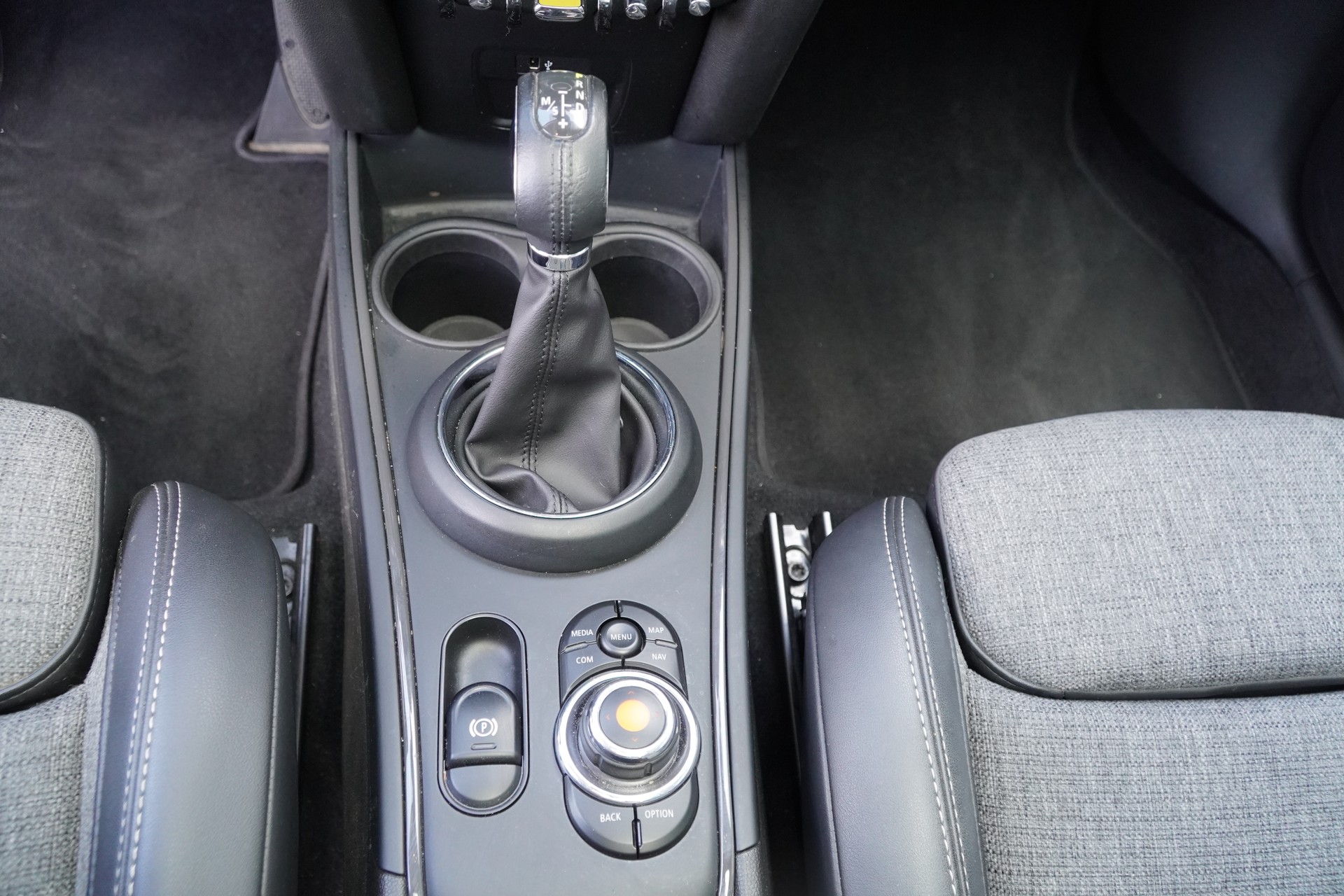 MINI Countryman Cooper SE ALL4 PHEV Steptronic-image-19