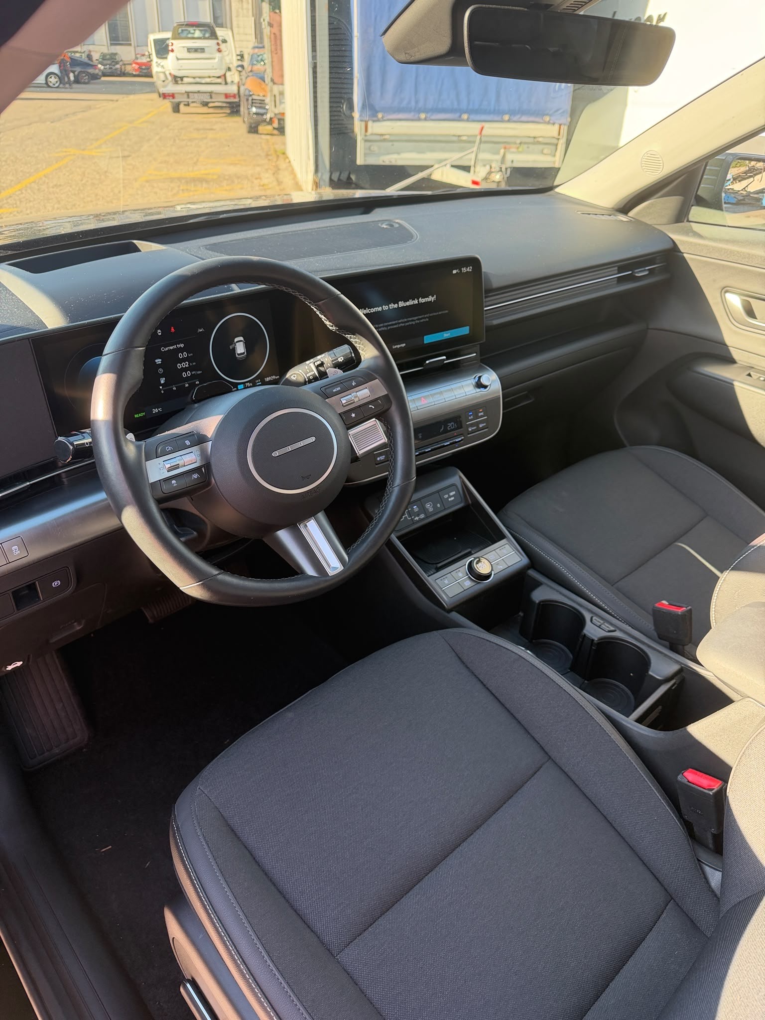 HYUNDAI Kona EV 65.4 kWh Amplia-image-8